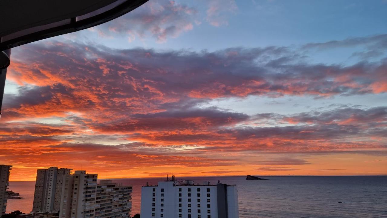 Sunset Waves Benidorm Julieta Vistas Al Mar Premium 200 Mt2 Con Jacuzzi En Terrazaアパートメント エクステリア 写真