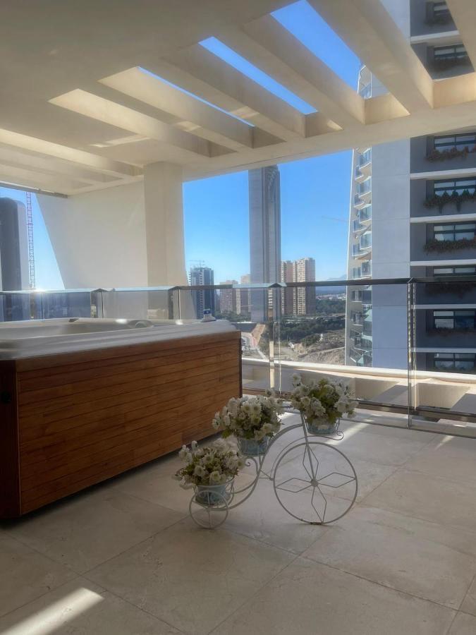 Sunset Waves Benidorm Julieta Vistas Al Mar Premium 200 Mt2 Con Jacuzzi En Terrazaアパートメント エクステリア 写真